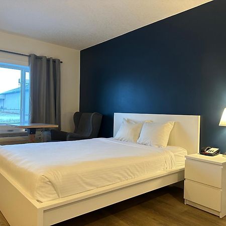 Cloud 9 Inn Whitecourt Exterior photo