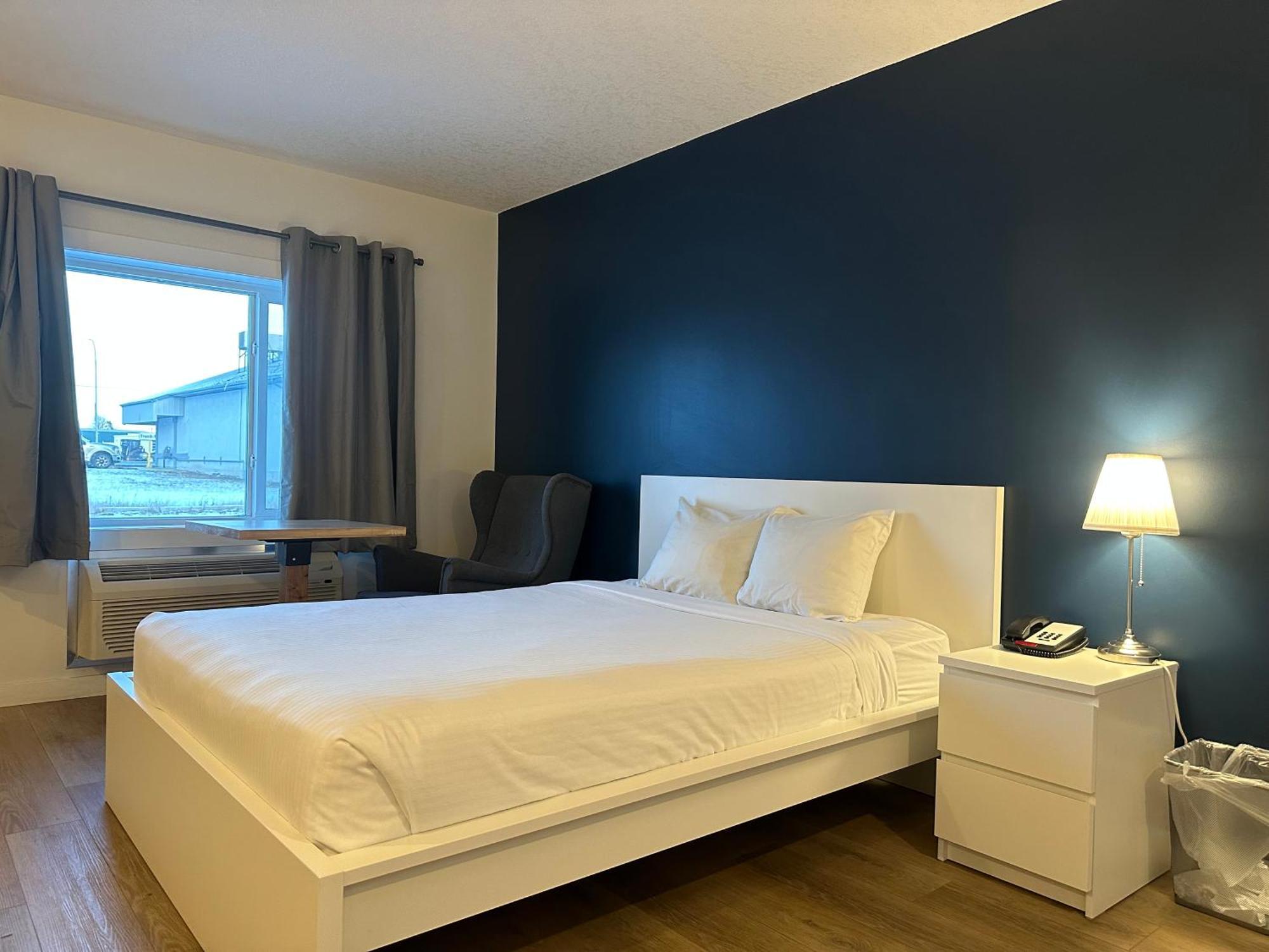 Cloud 9 Inn Whitecourt Exterior photo